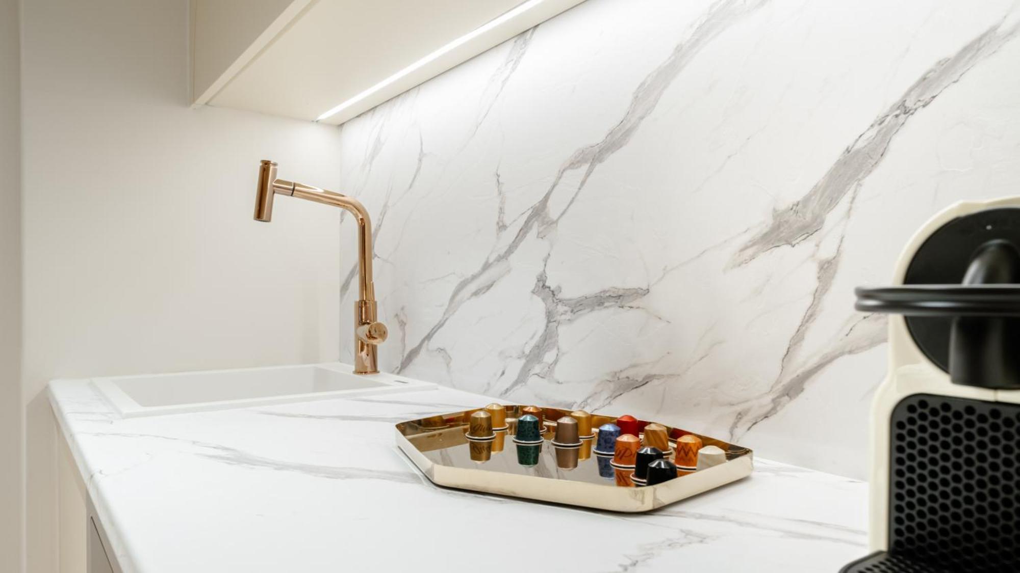 Dion Luxury Suites Афины Экстерьер фото